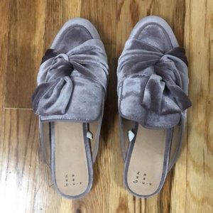 Suede lilac slides